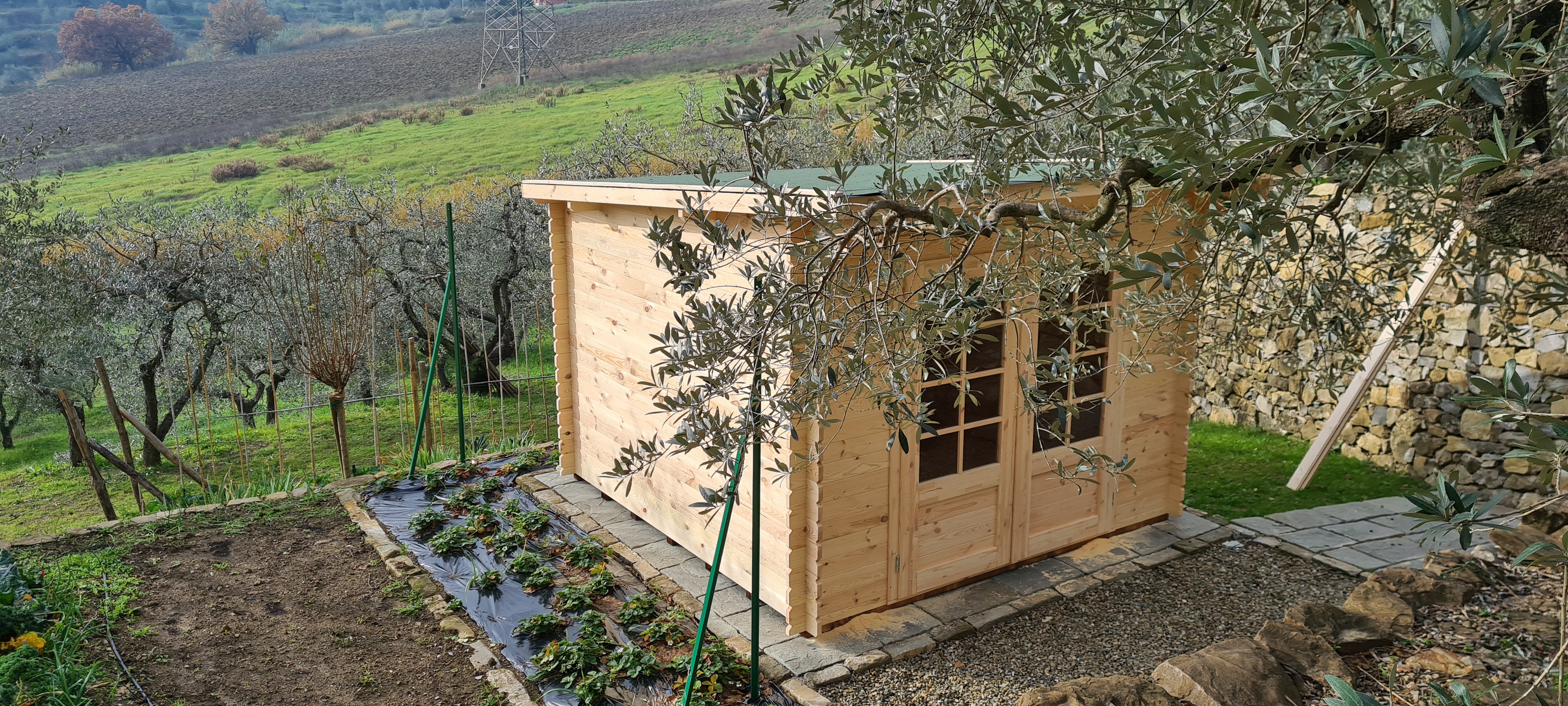 casetta in legno per il giardinaggio biologico