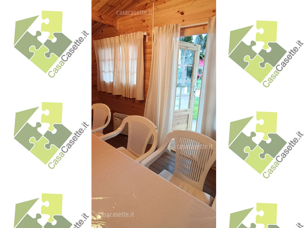 Interno di casetta in legno 